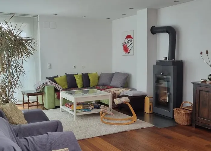 Ruhige, Grosse Ferienwohnung Am Muehlberg, Stadtrand