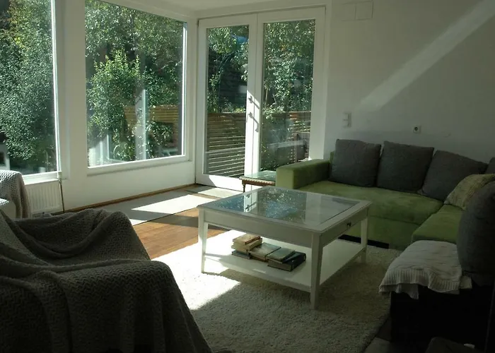 Ruhige, Grosse Ferienwohnung Am Muehlberg, Stadtrand